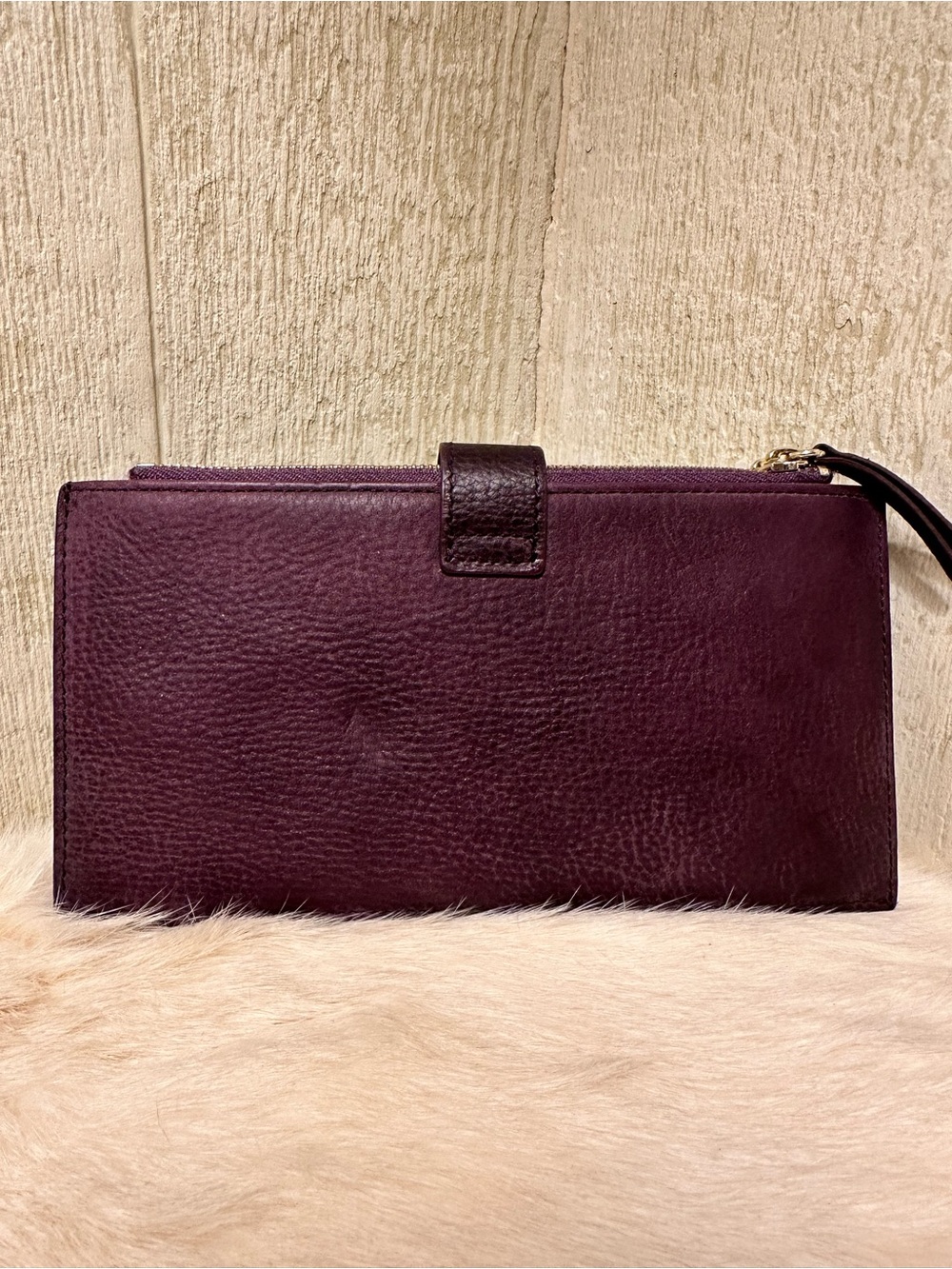 Borgasets RFID Plum Leather Card Wallet with Gold Hardware - Picture 2 of 5